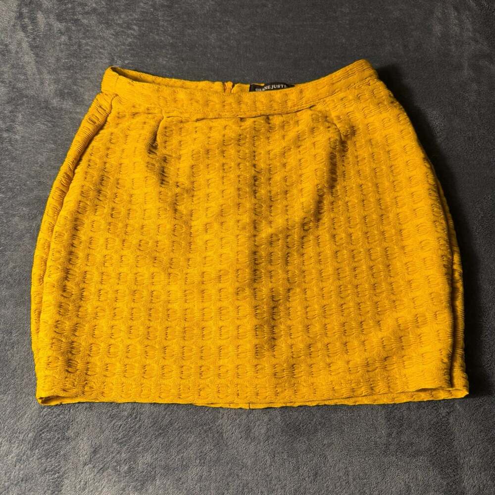 Shane Justin Skirt Size L Yellow Textured Mini